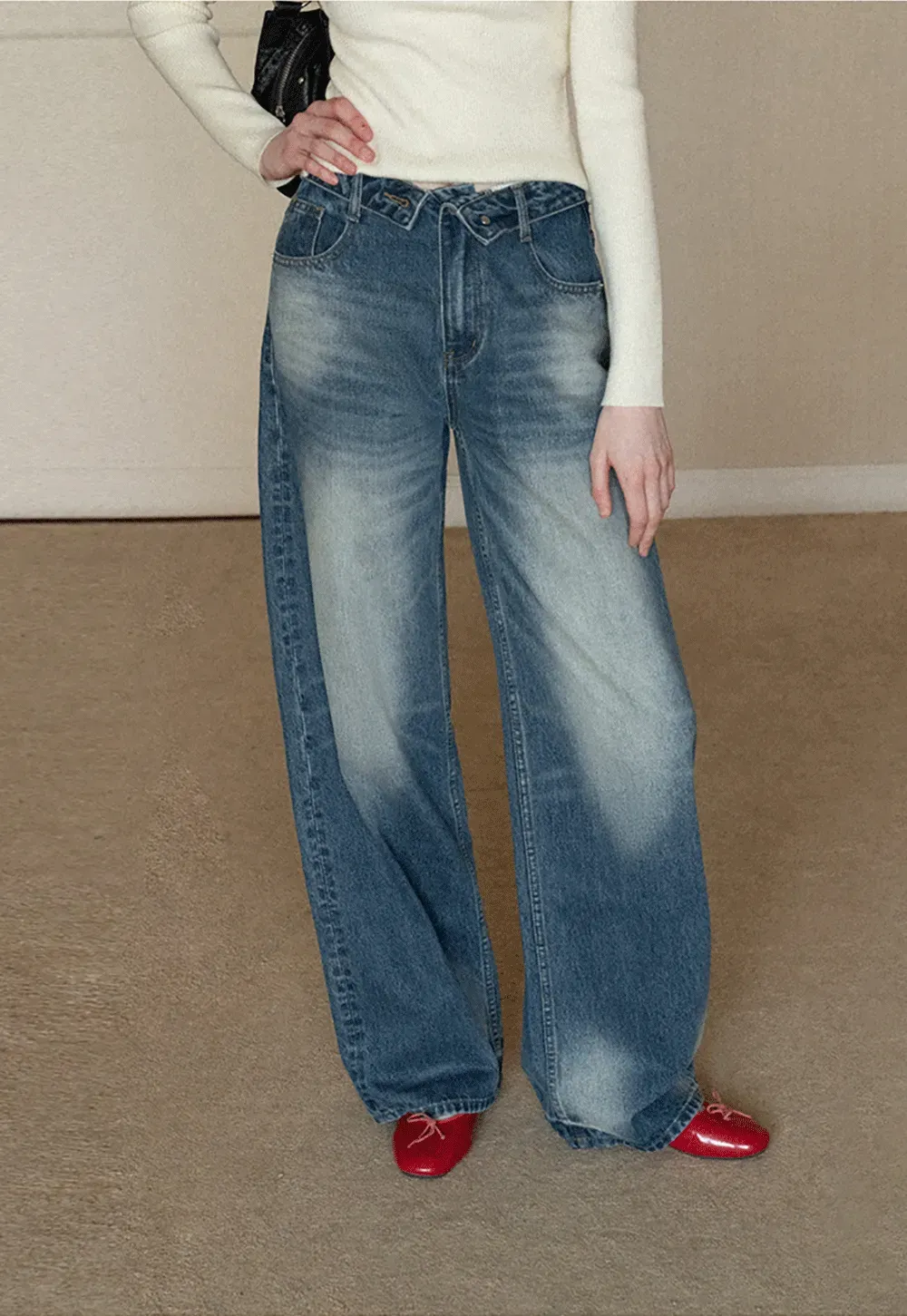 Wide leg high waist denim jeans with faded wash design