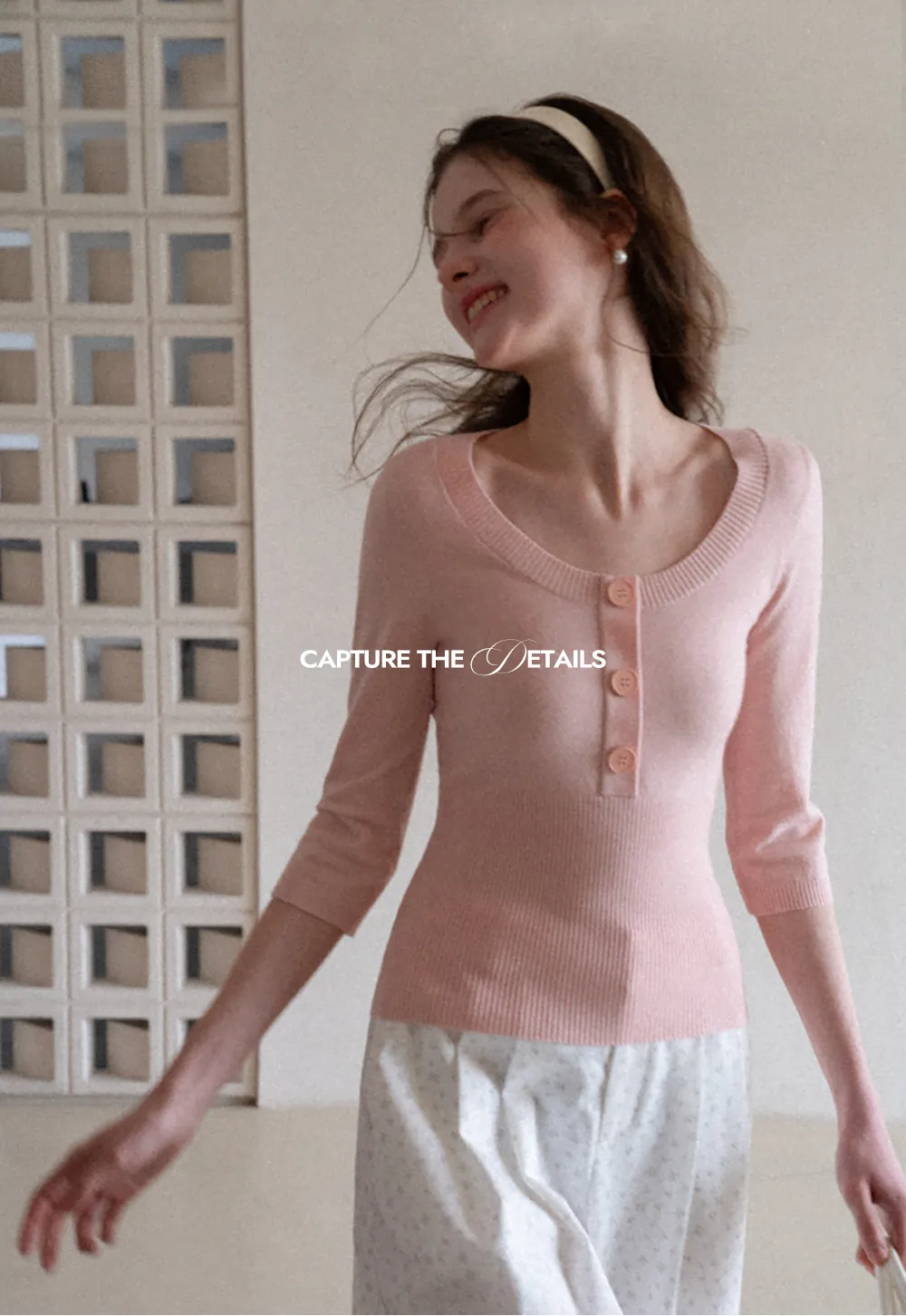 Woolen knit sweater with ribbed hem and cuffs