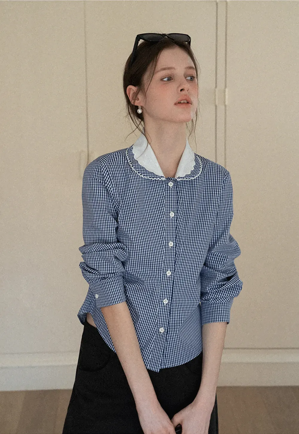 Elegant blouse with scalloped collar and long sleeves for versatile styling