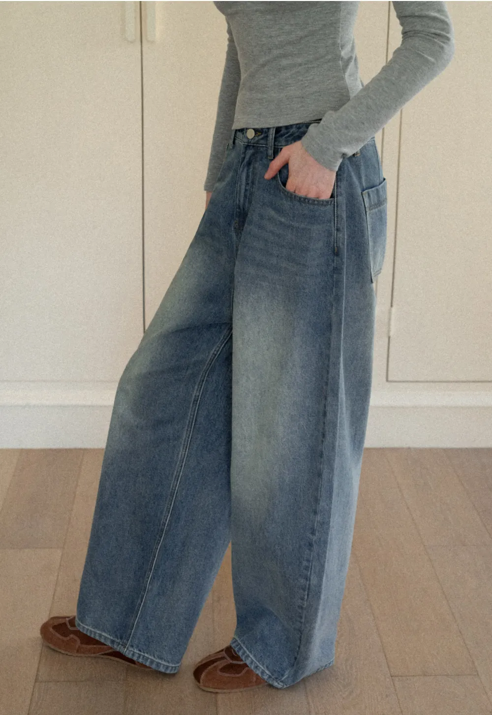 wide leg denim jeans with high waist design