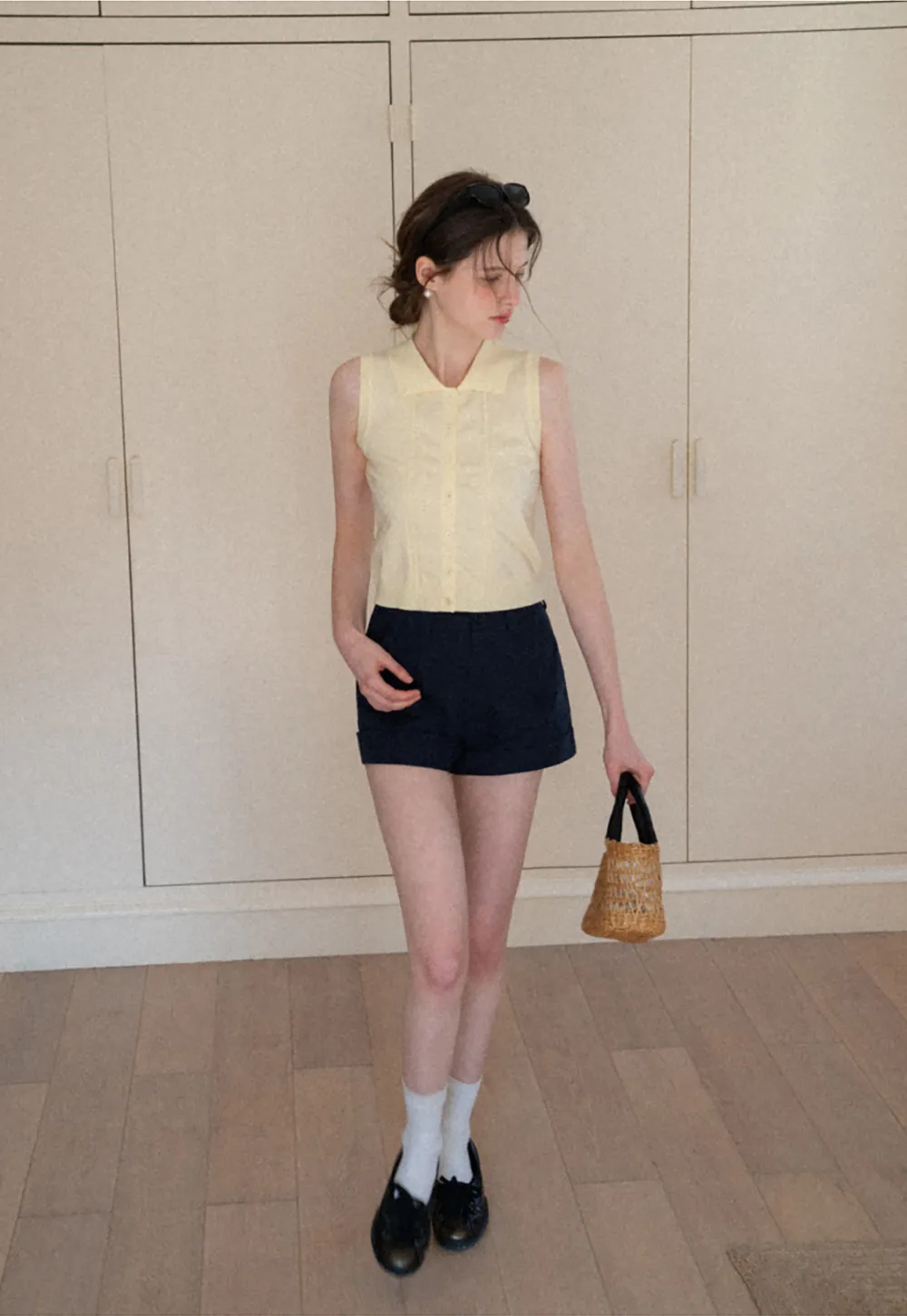 Sleeveless Knit Top with Collar and Buttons