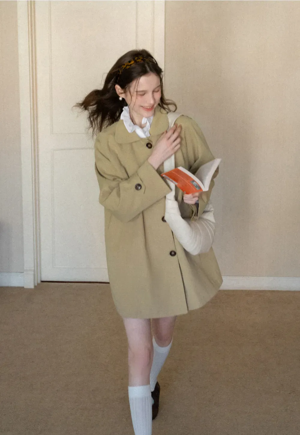 Elegant Trench Coat with Button Detailing and Pockets