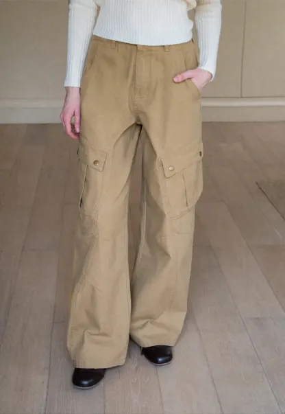 Wide leg utility pants with back pockets and side seams