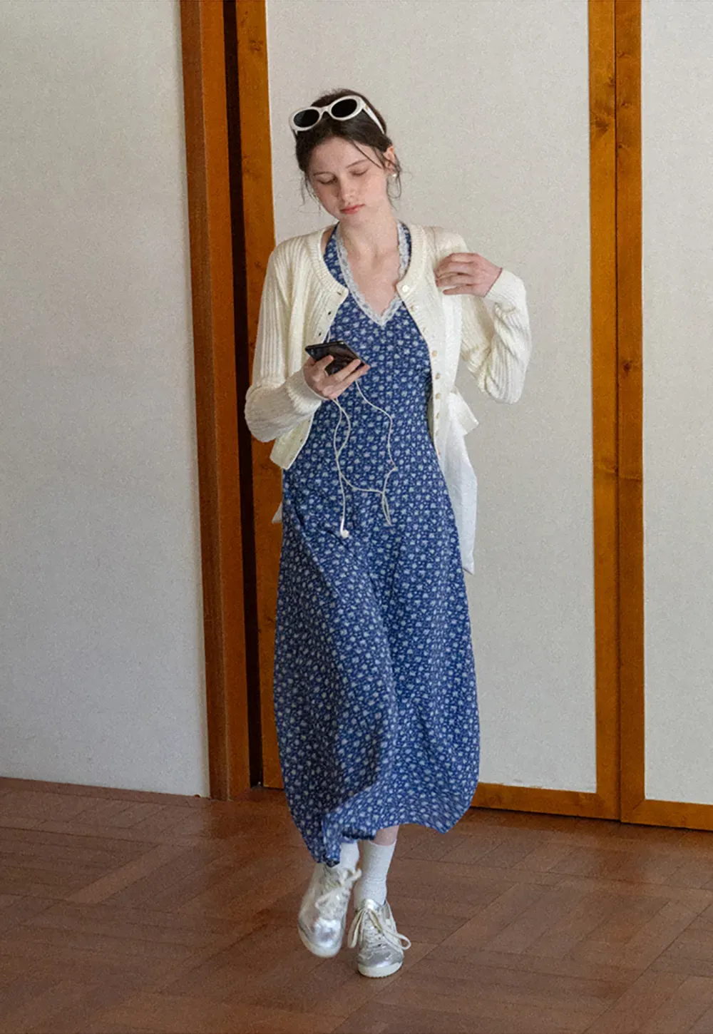 Halter neck dress with floral print and lace trim