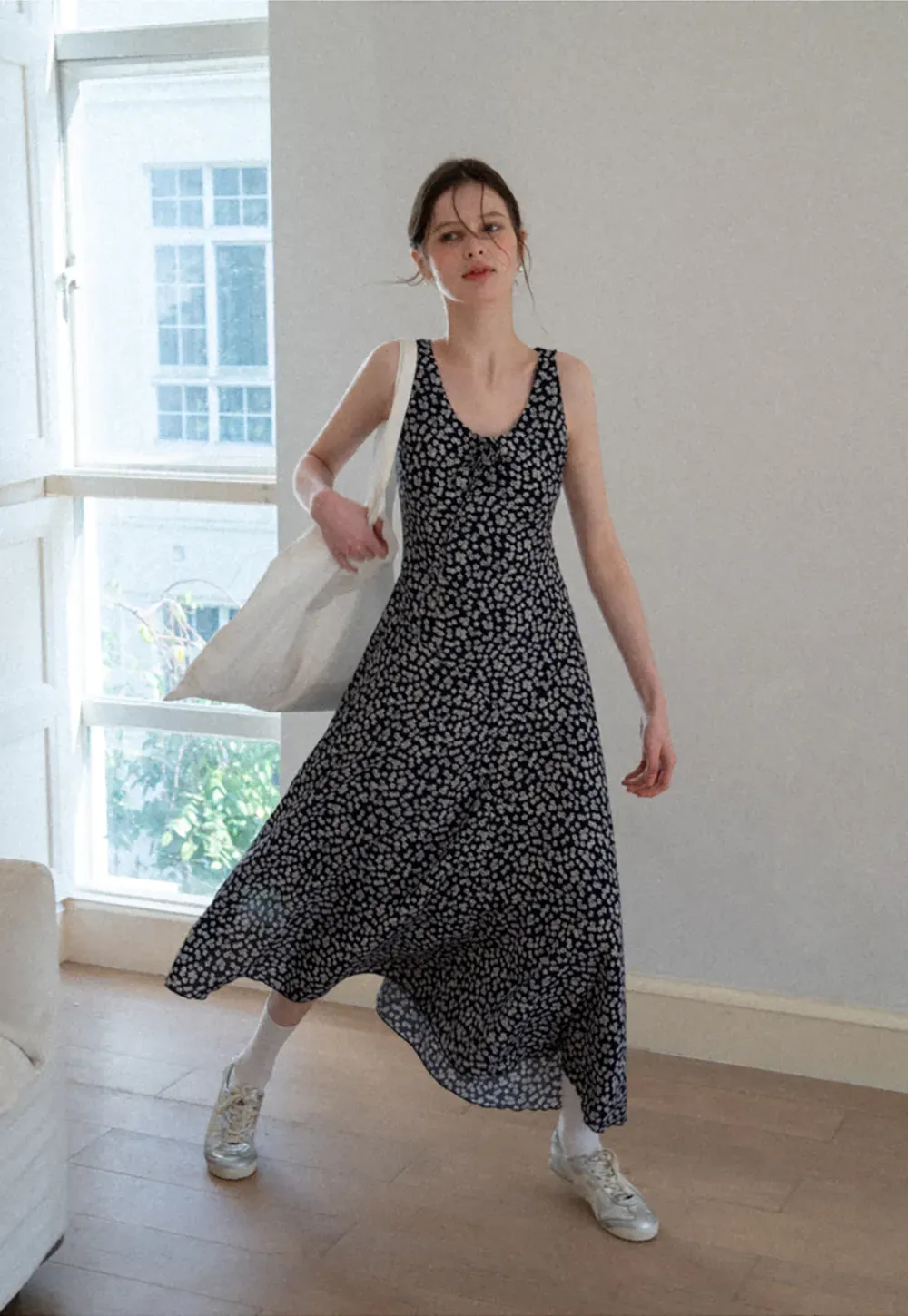 Floral Print Sleeveless Midi Dress with V Neck