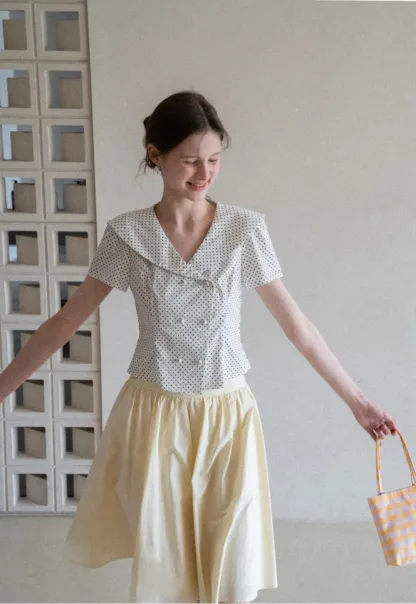 Polka dot short sleeve shirt with collar and buttons