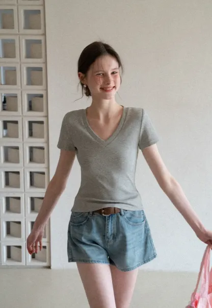 V neck short sleeve knit t shirt