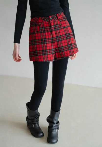 High waist plaid shorts with front pocket design