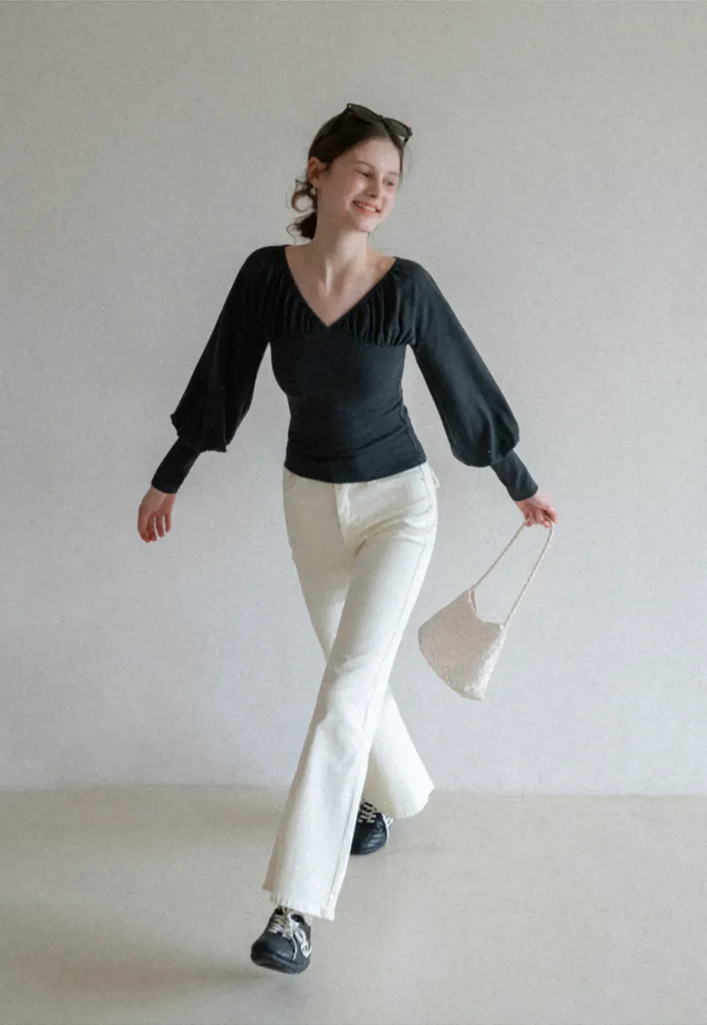 flared high waist jeans with back pocket design