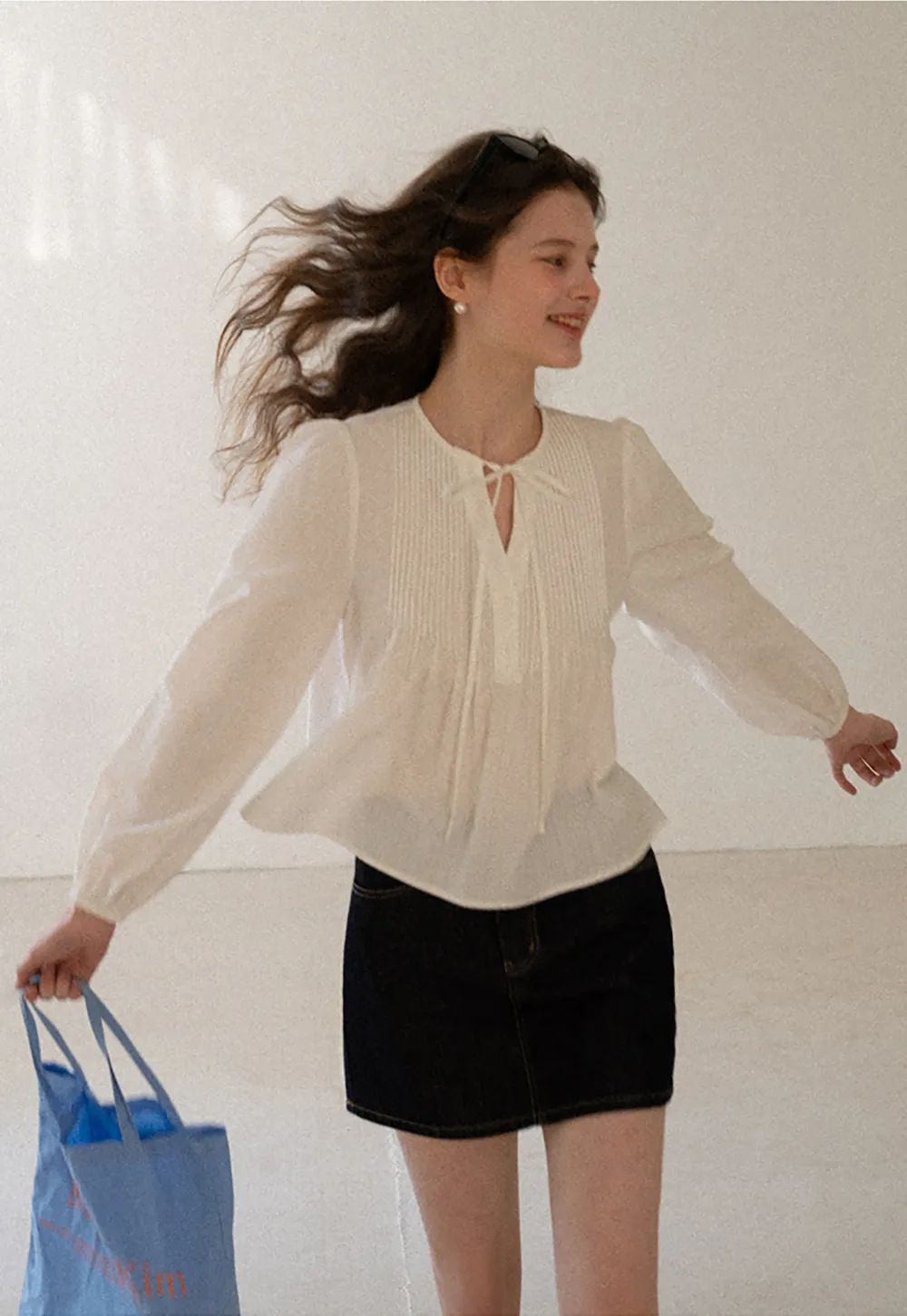 Pleated blouse with tie neck and long sleeves