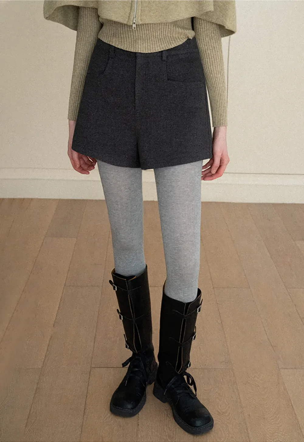 High waist tailored shorts with front pockets and zipper closure