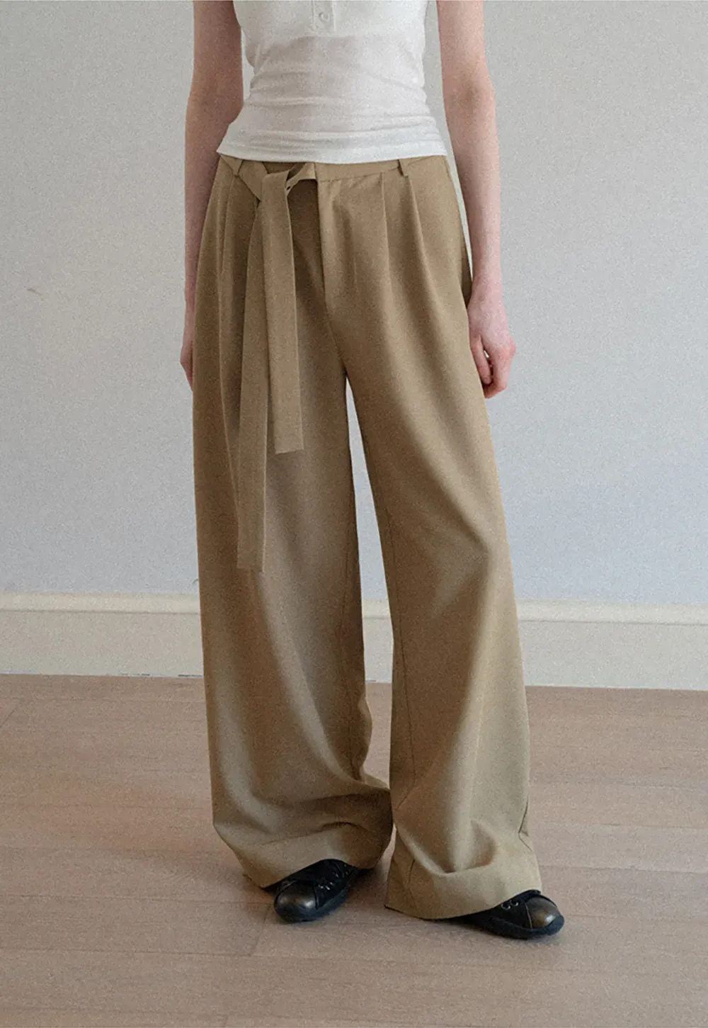 Wide leg casual pants with waist tie