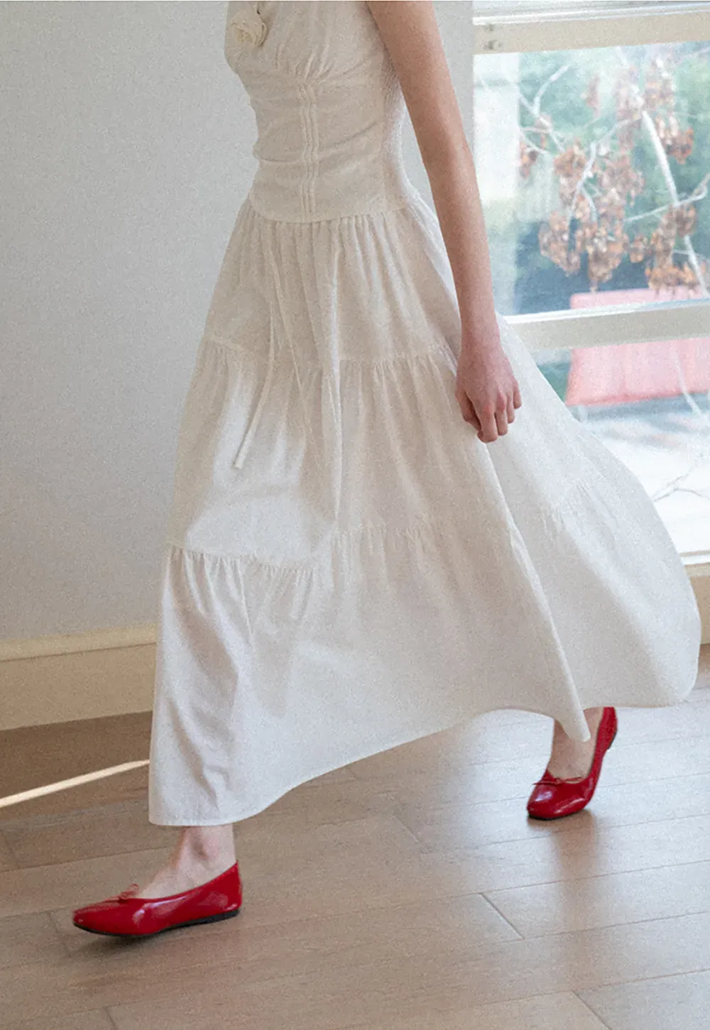 V neck sleeveless dress with floral embellishment