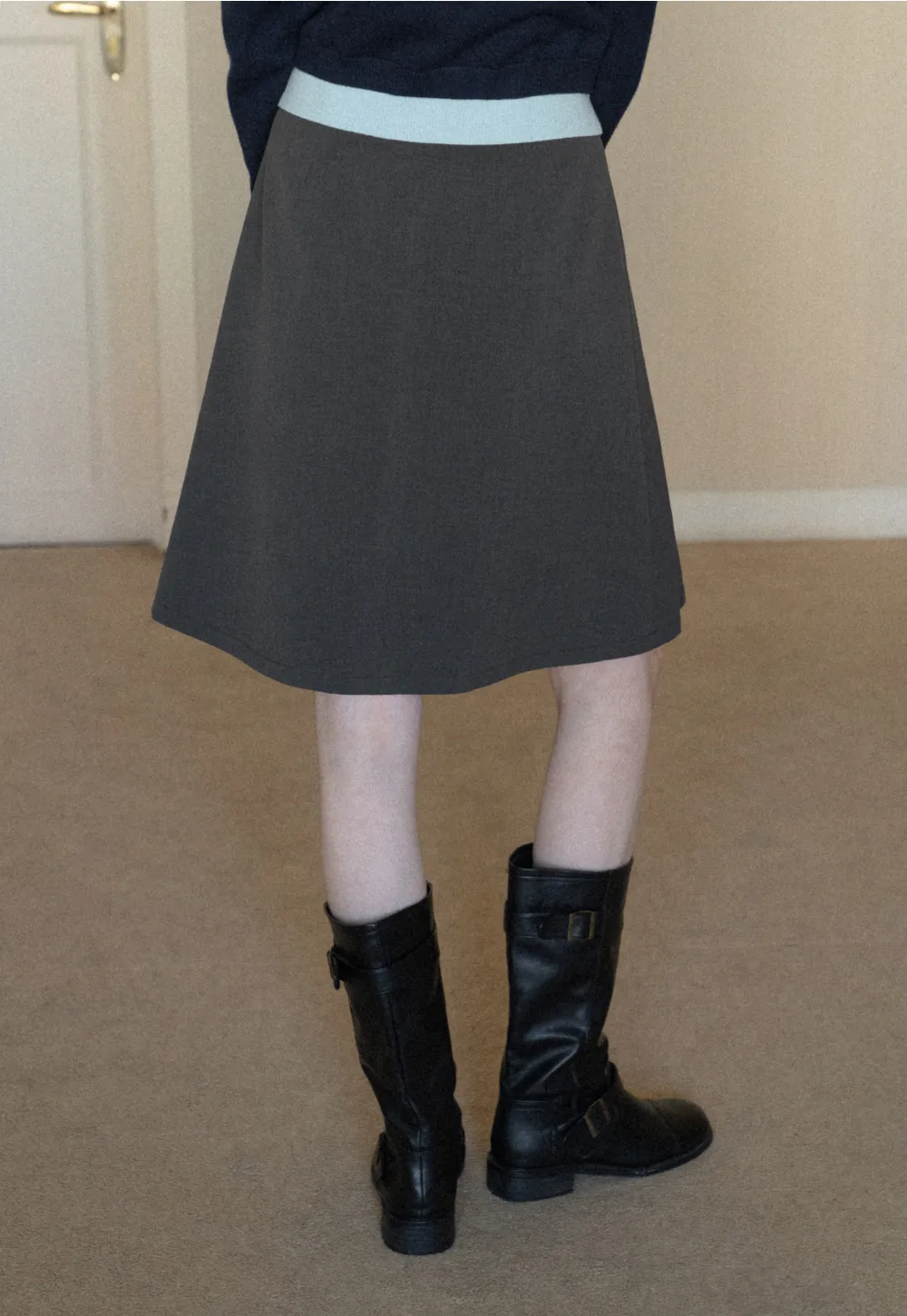 Elegant pleated midi skirt with high waist design