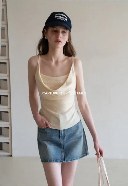 Denim mini skirt with frayed hem and front pockets