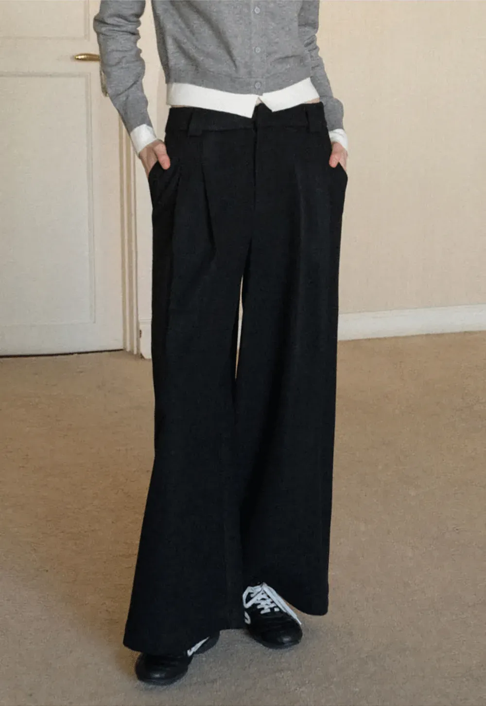 Wide leg pleated casual pants with high waist design