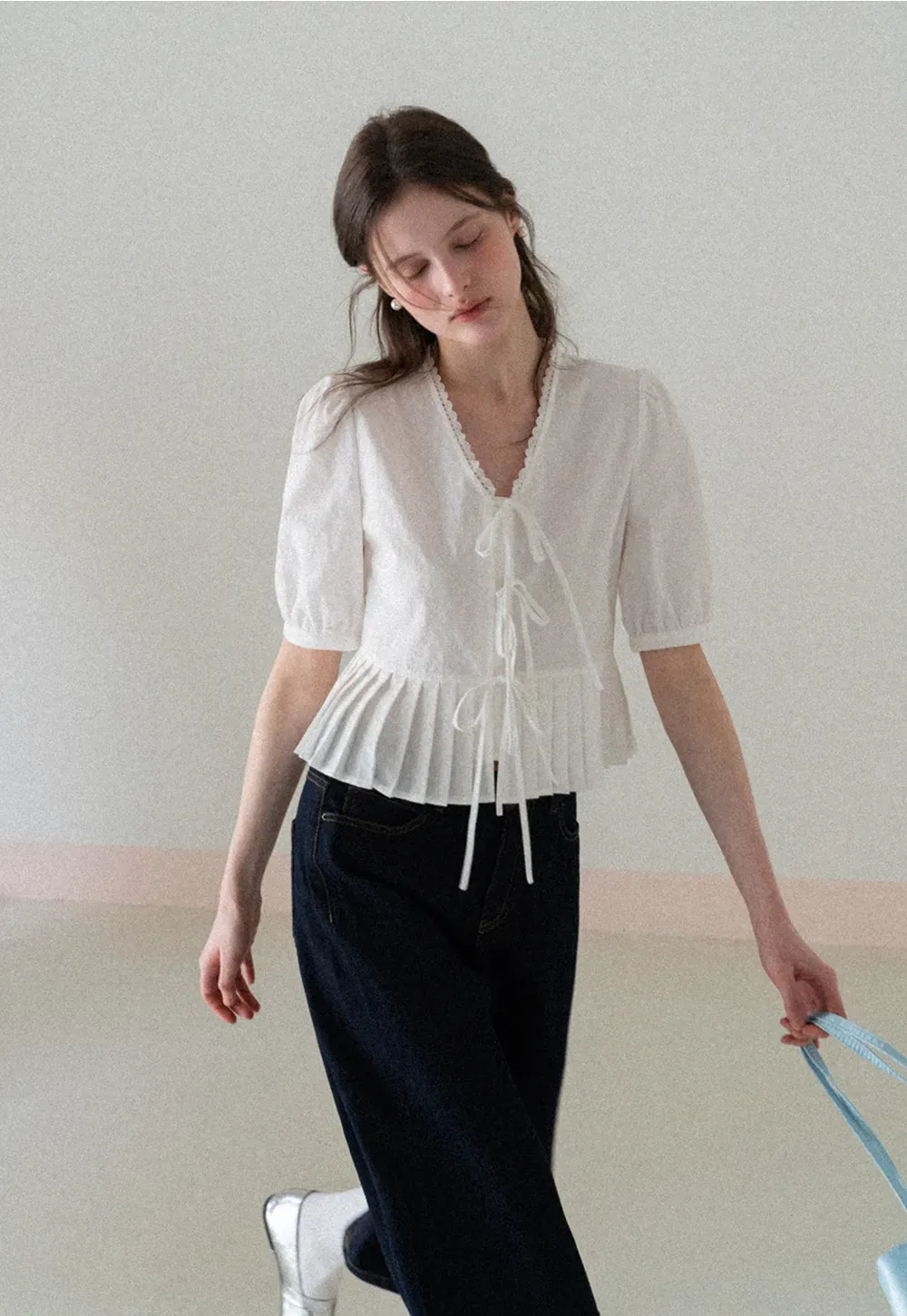 Wide leg cropped denim pants with contrast stitching