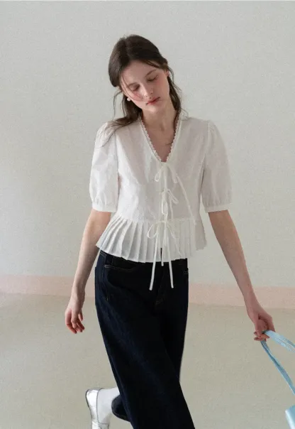 Wide leg cropped denim pants with contrast stitching