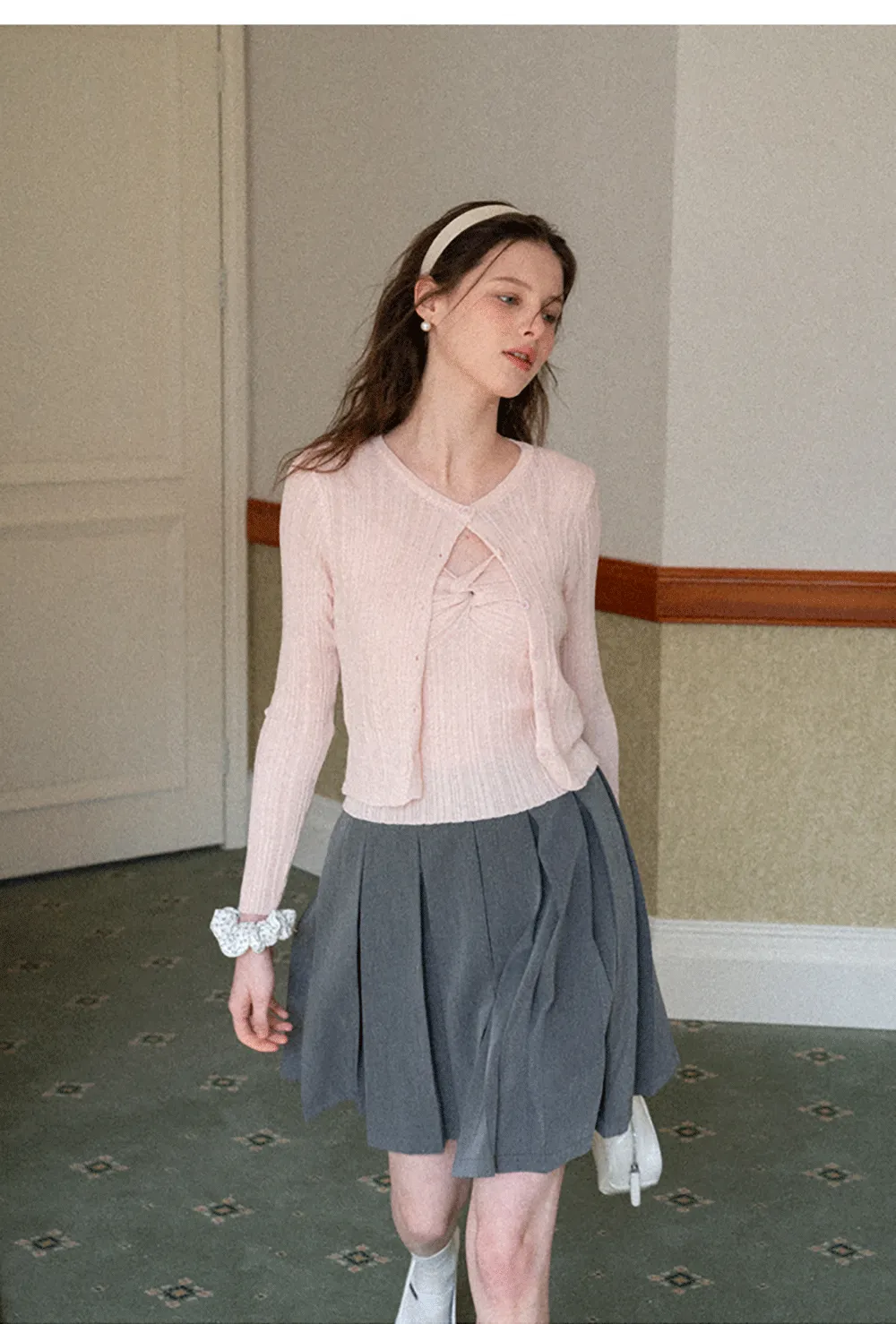 Ribbed knit sweater with V neckline and long sleeves