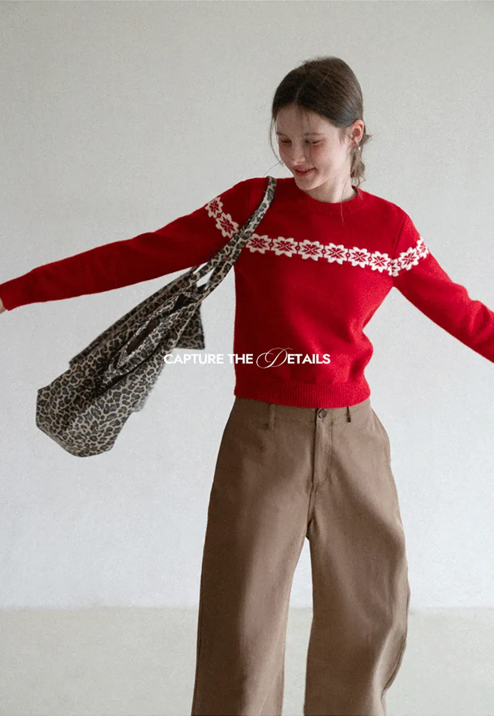 Round Neck Sweater with Snowflake Pattern Design