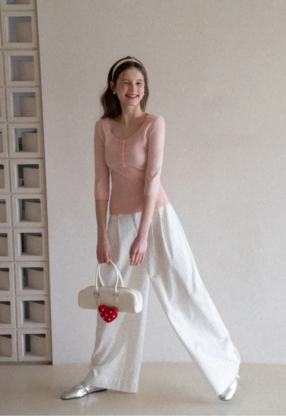 Woolen knit sweater with ribbed hem and cuffs