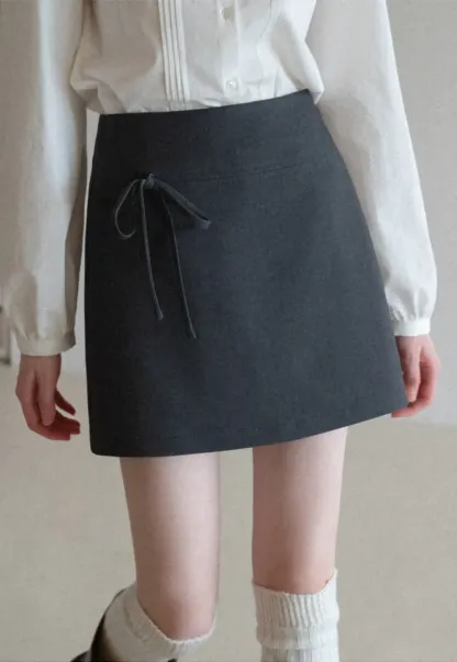 A-line mini skirt with front zipper closure