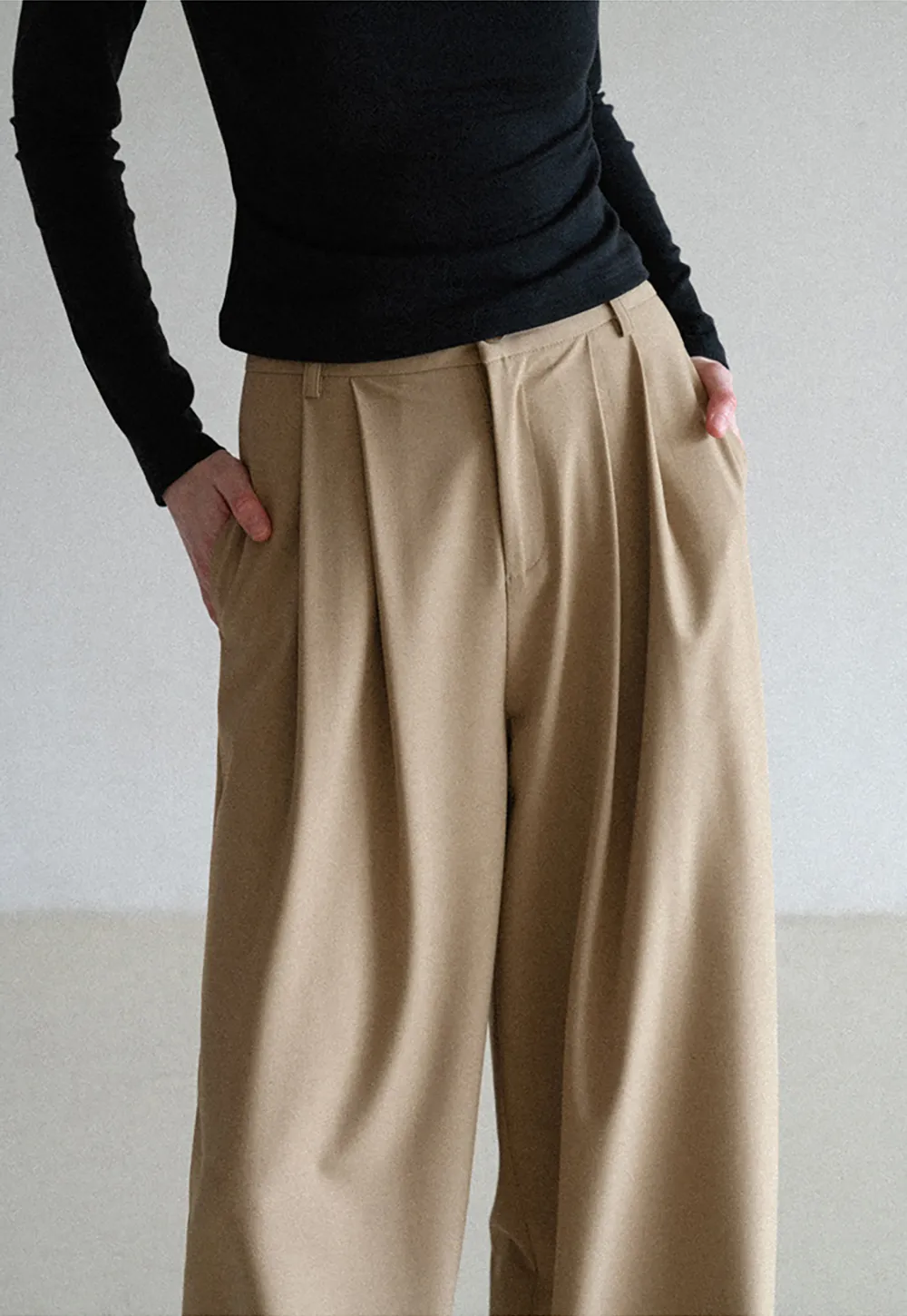 Wide leg pleated casual pants with front pockets