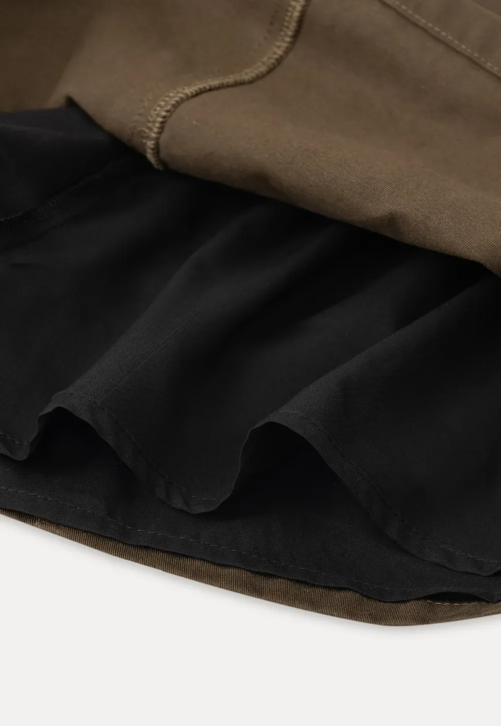 Short skirt with side pocket and structured waist