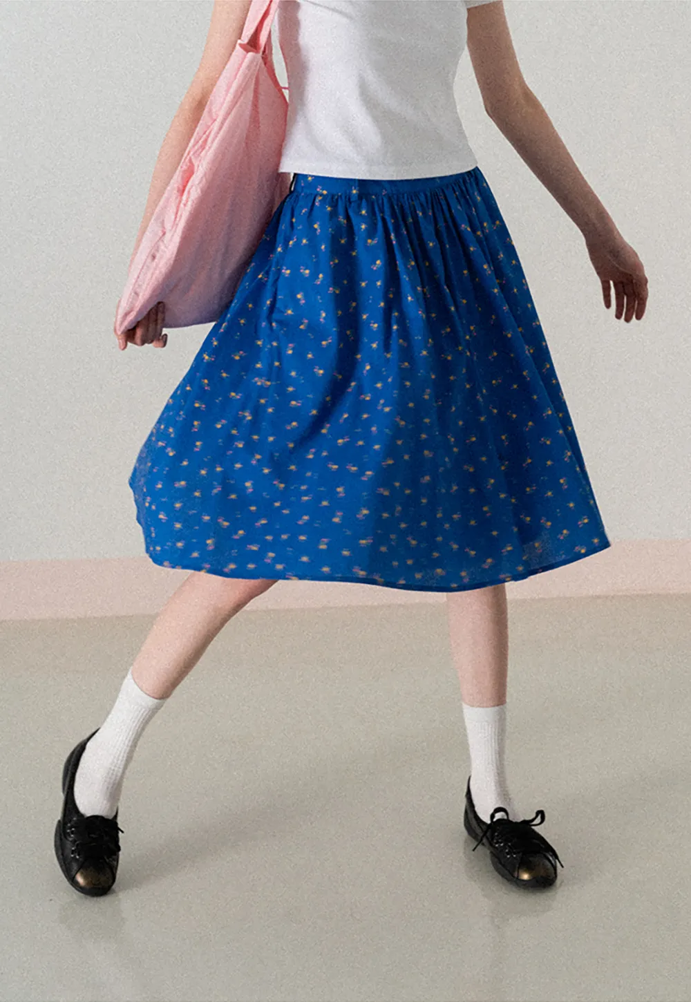 A-line skirt with floral print and elastic waist