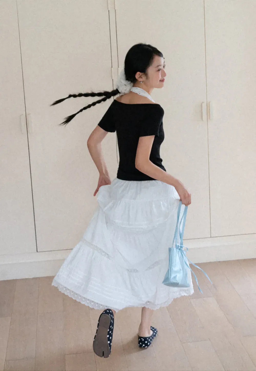 Tiered long skirt with lace trim