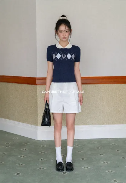 Knitted Short Sleeve Sweater with Collar and Diamond Pattern