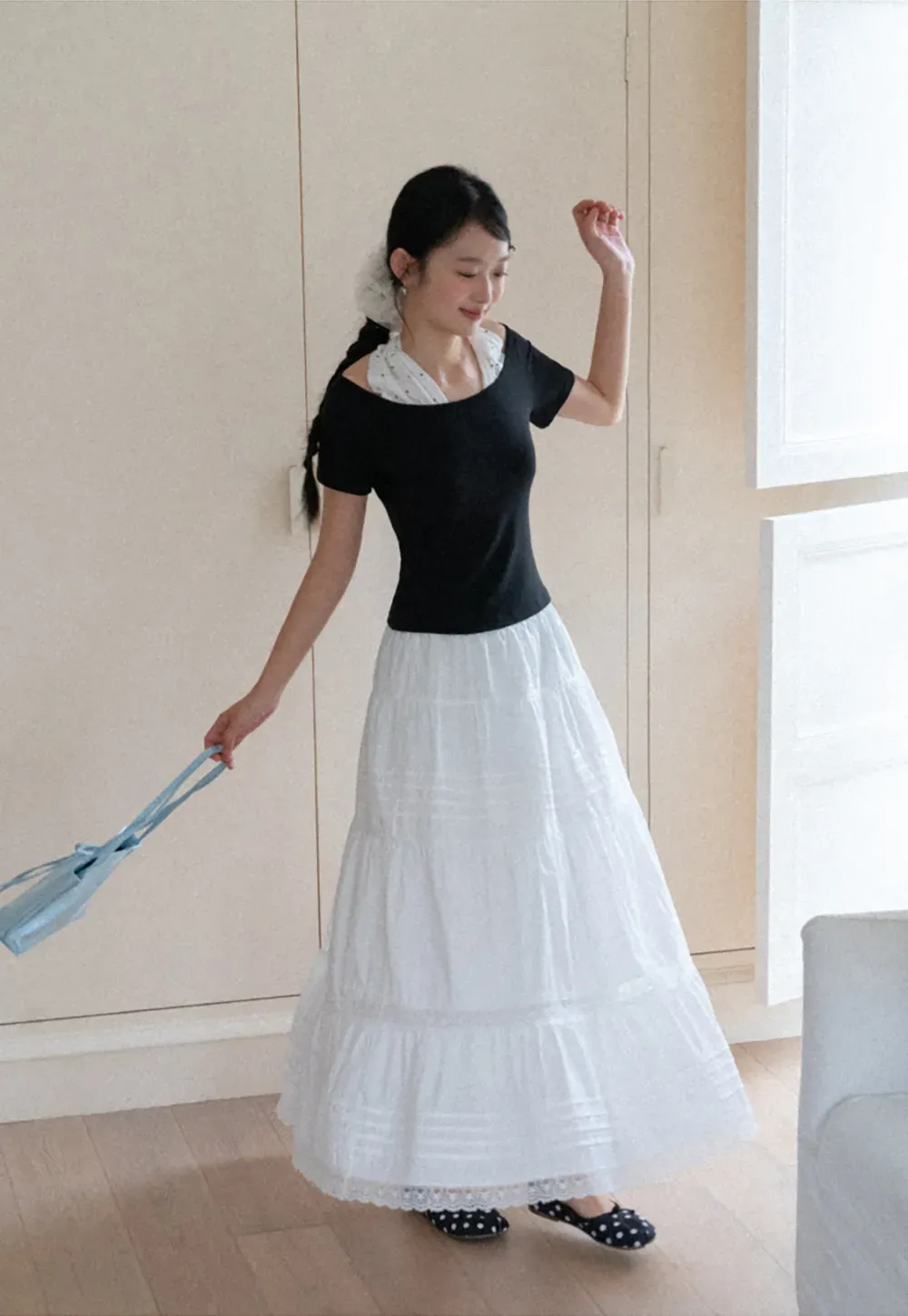Tiered long skirt with lace trim