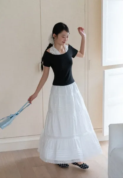 Tiered long skirt with lace trim