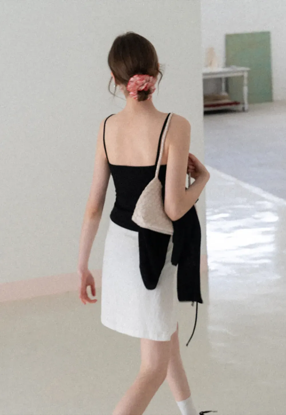 V neck thin strap fitted tank top