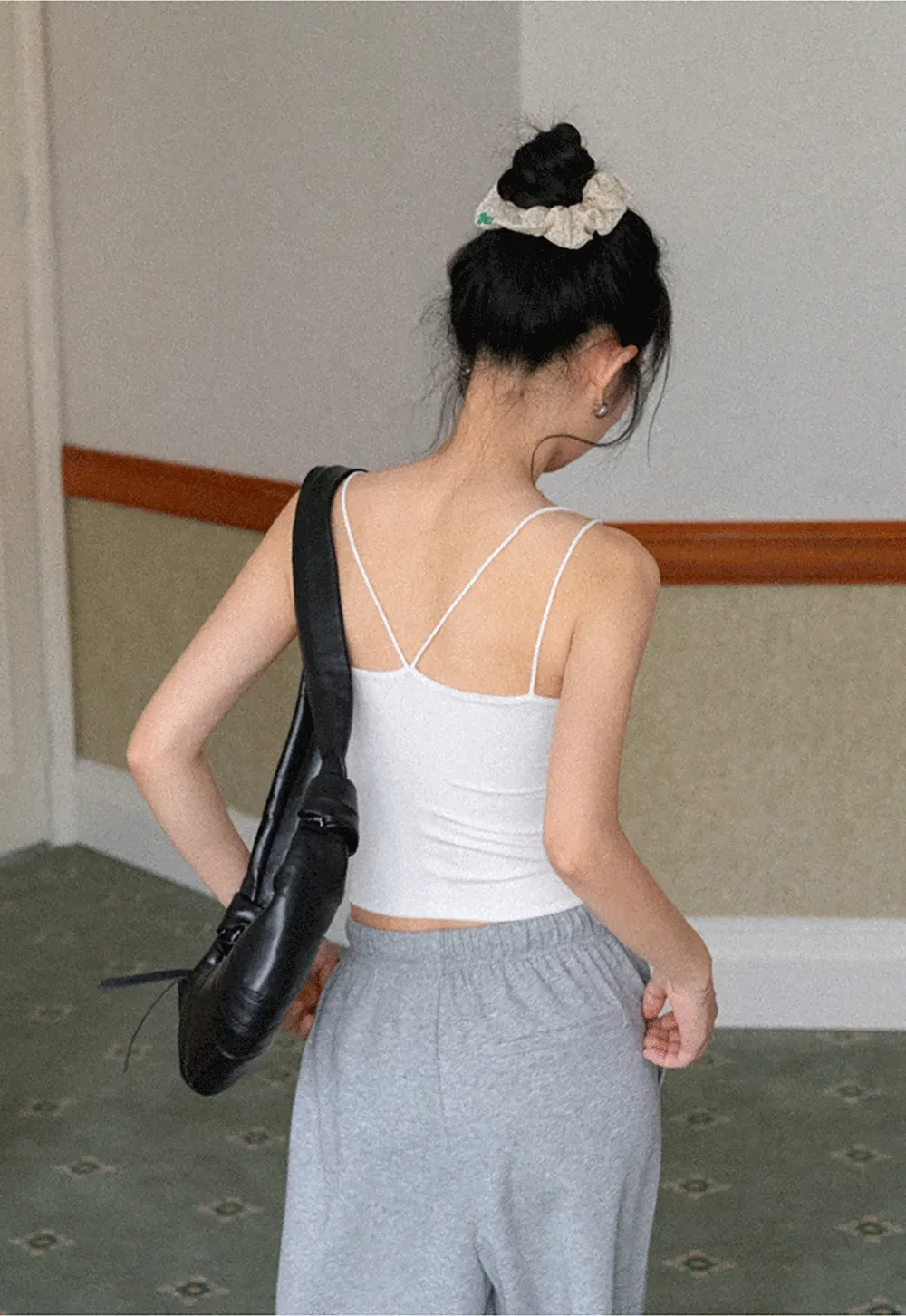 Thin strap scoop neck fitted tank top