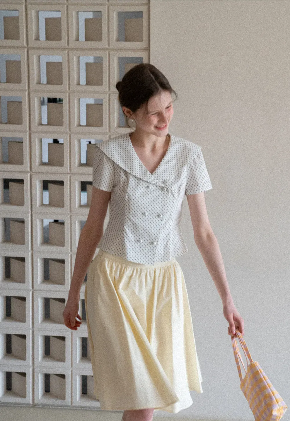 Polka dot short sleeve shirt with collar and buttons