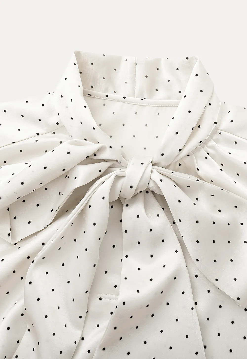 Elegant blouse with bow collar and long sleeves