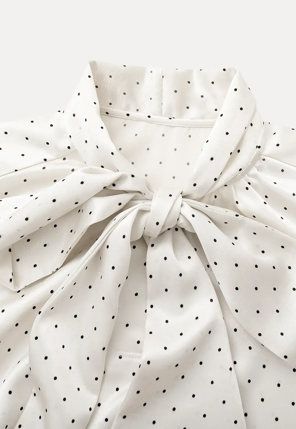 Elegant blouse with bow collar and long sleeves