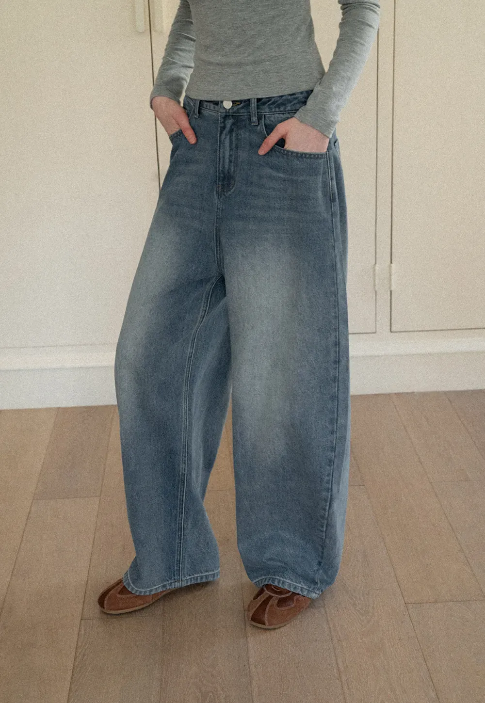 wide leg denim jeans with high waist design