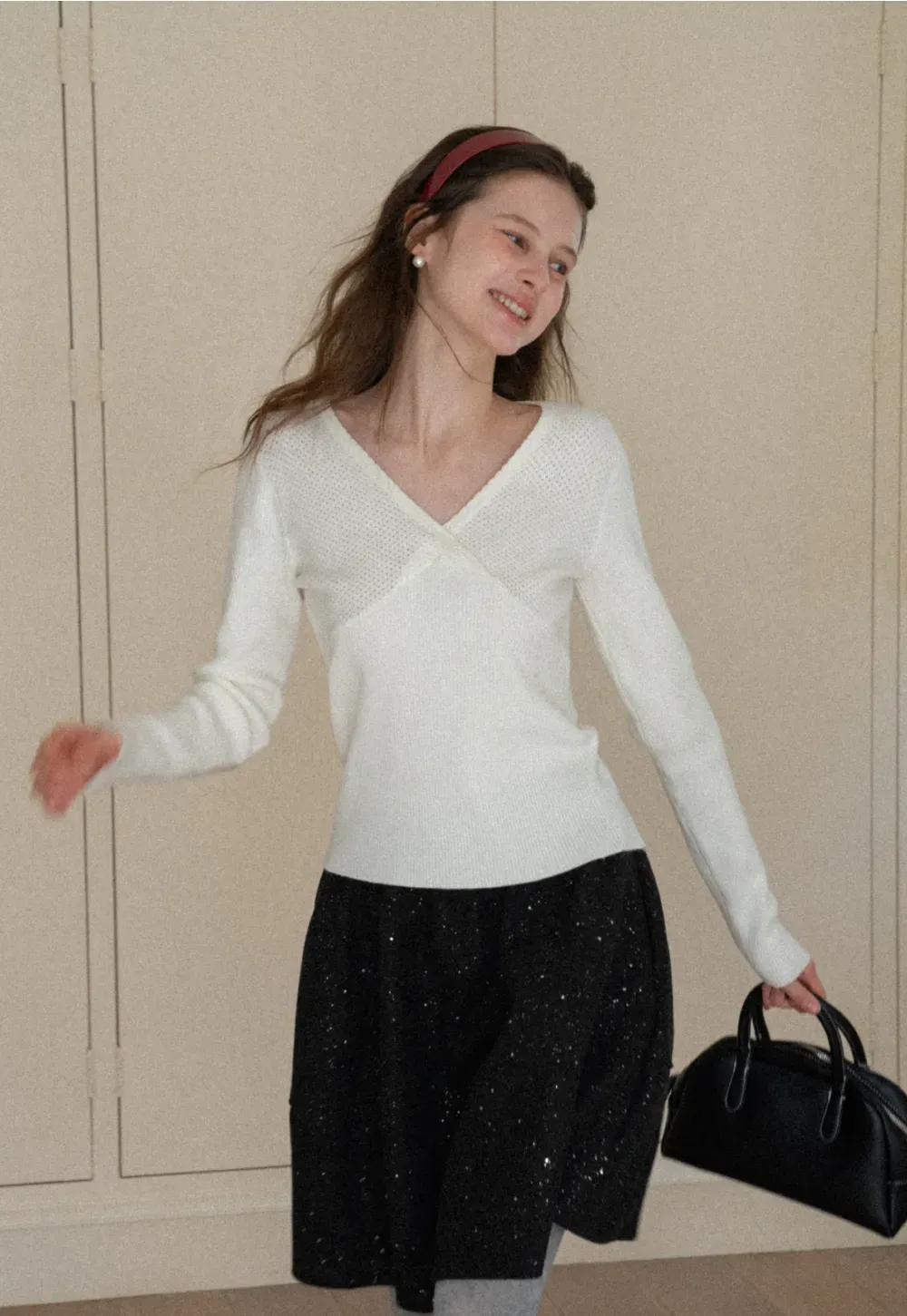 Ribbed knit sweater with round neckline long sleeves simple design