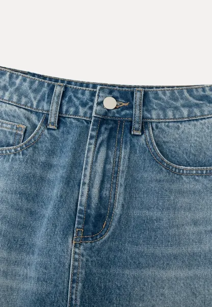 Denim mini skirt with frayed hem and front pockets