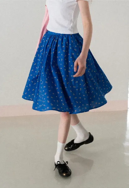 A-line skirt with floral print and elastic waist