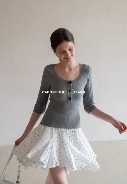 Woolen knit sweater with ribbed hem and cuffs