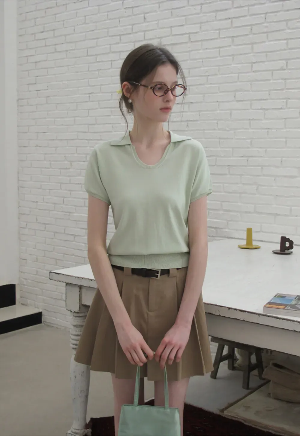 V Neck Short Sleeve Knit Sweater with Collar