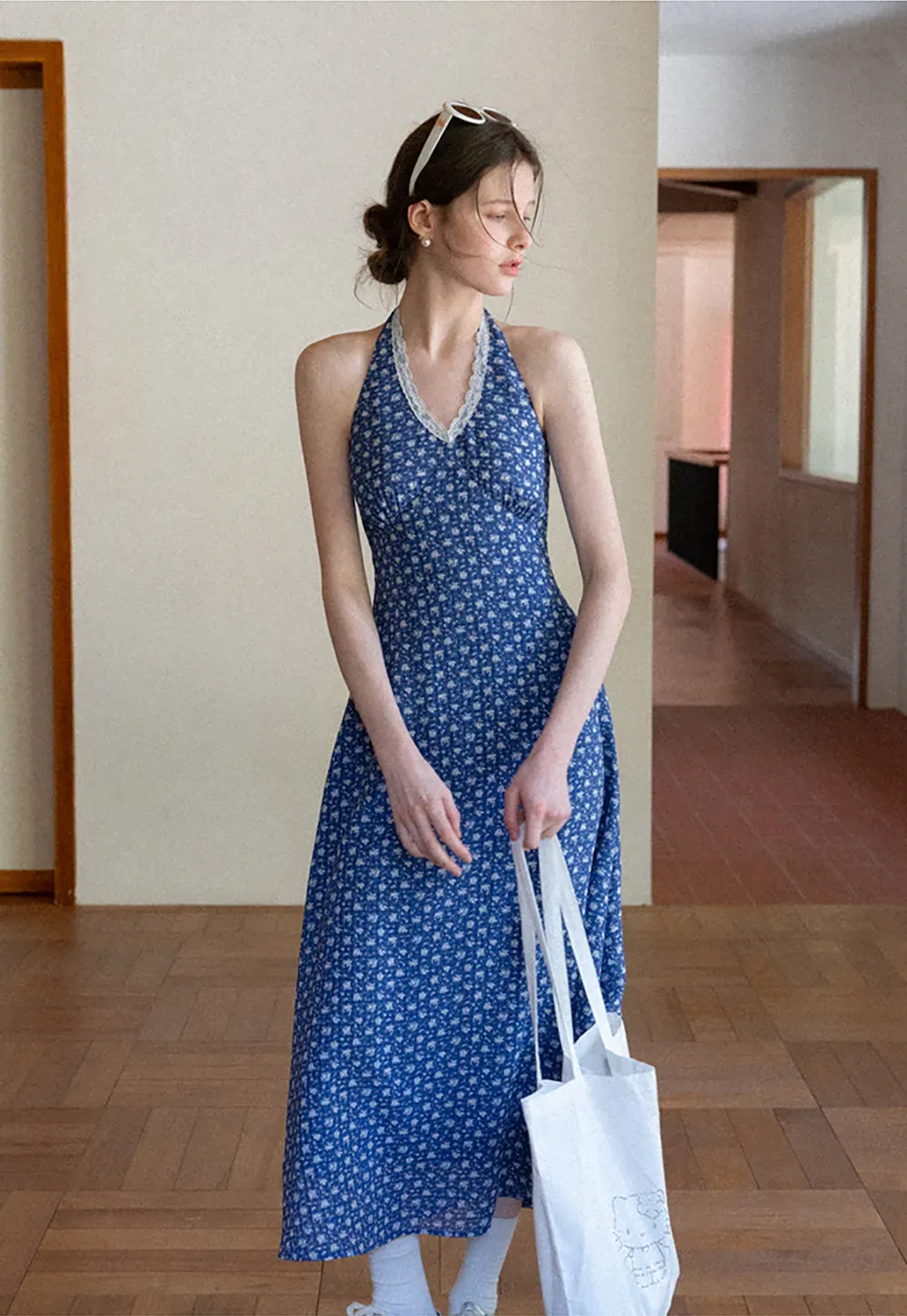 Halter neck dress with floral print and lace trim