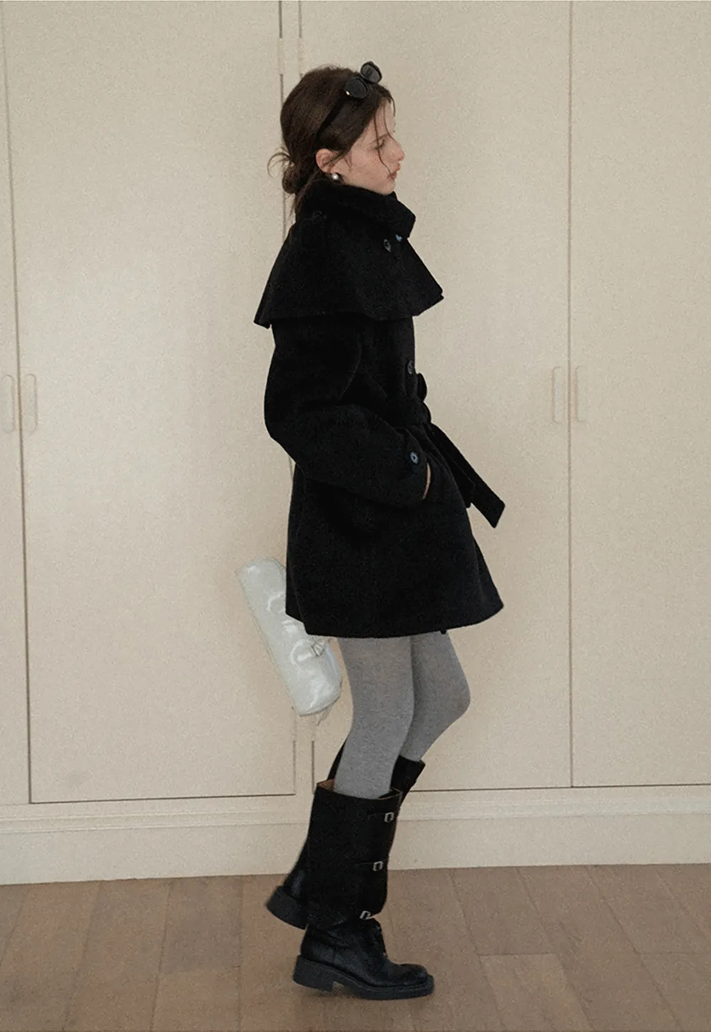Elegant Wool Coat with Belted Design and Wide Collar
