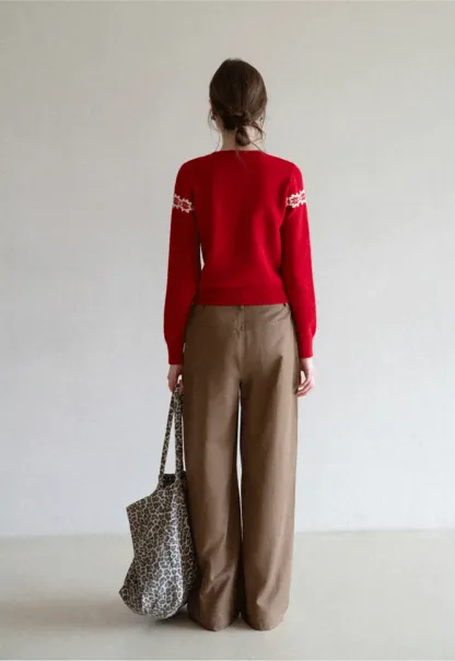 Round Neck Sweater with Snowflake Pattern Design