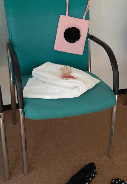 Lightweight pleated midi skirt with elastic waist