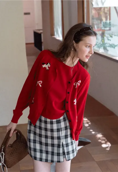 Woolen knit sweater with horse and bow motifs