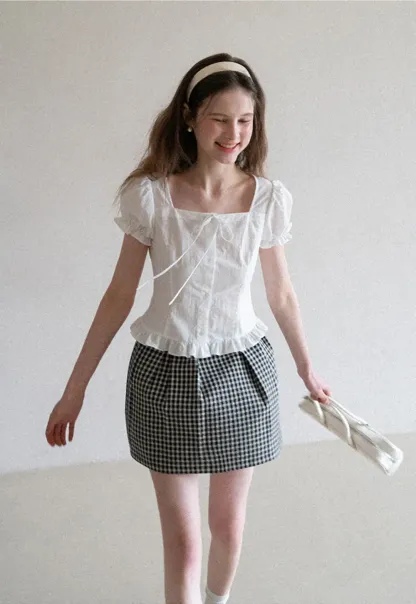 Square neck puff sleeve blouse with ruffle hem